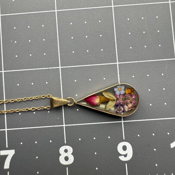 Handmade Real Pressed Flower Teardrop Pendant Necklace Gold-Toned Chain & Mixed - Picture 10 of 10